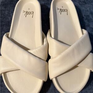 Beek Rhea Platform Sandals. Color: Eggshell. 6 New Sold Out $28
